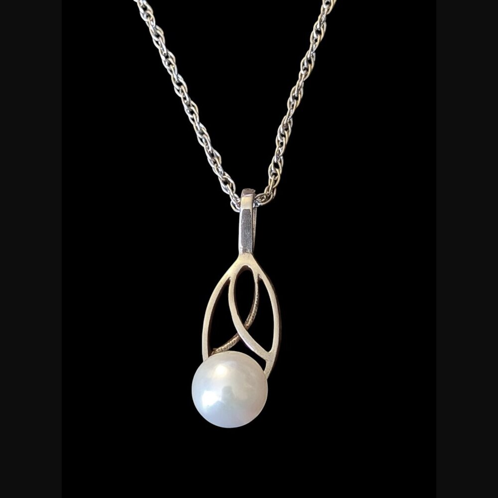 925 Sterling Silver 4.6mm Natural Pearl 1" Pendant With 18.5" Chain Necklace